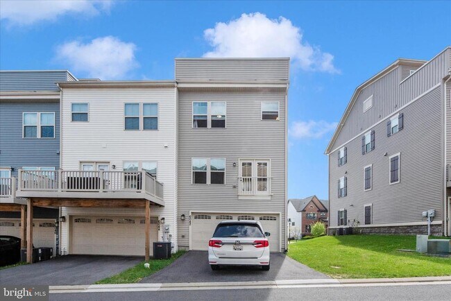 Building Photo - 6042 Fallfish Ct