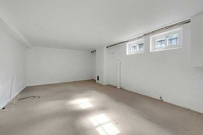 Building Photo - 87 Stebbins Ave