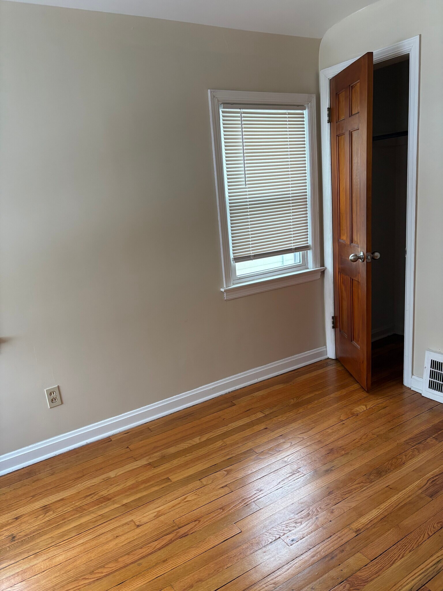 Building Photo - 13813 Wainstead Ave