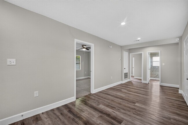 Building Photo - 5217 Pomander Rd