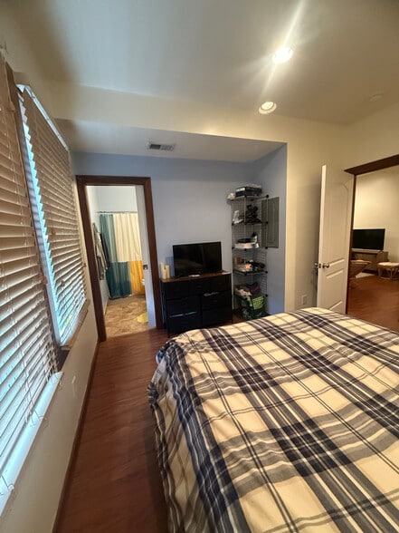 Building Photo - 400 Inglewood Blvd