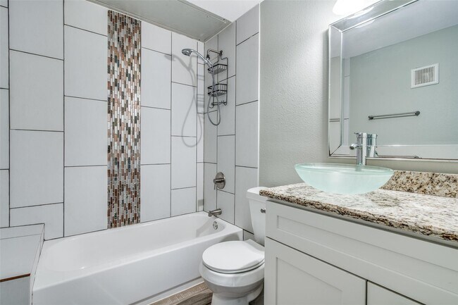 Building Photo - 458 Yacht Club Dr