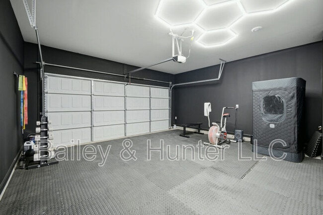 Building Photo - 409 Brooch Wy