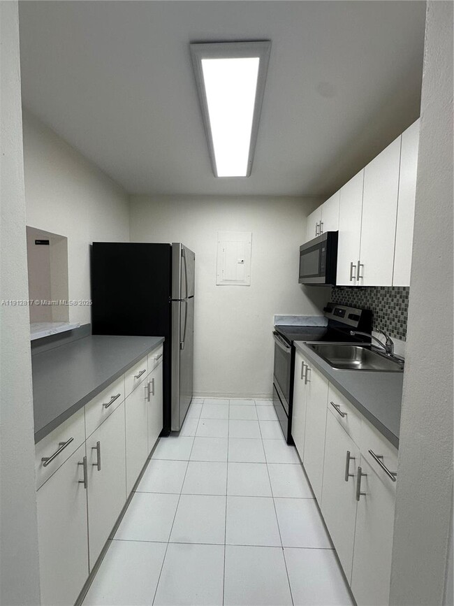 Building Photo - 2918 Funston St