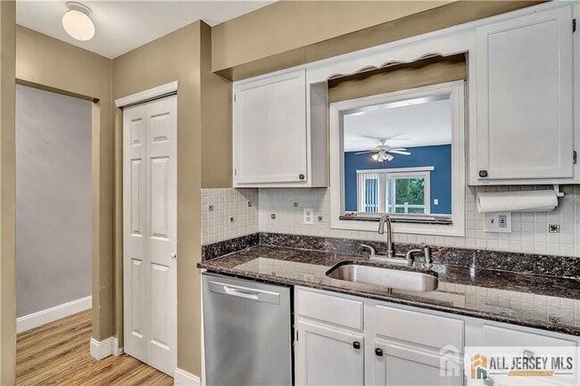 Building Photo - 722 Darlington Dr