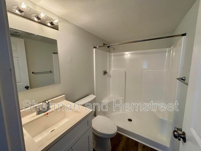 Building Photo - 607 Windsong Cir