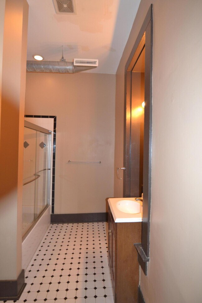 Building Photo - 214 S Campbell Ave