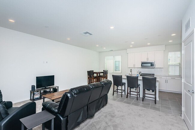 Building Photo - Modern Oceanside Townhome with Resort-Style Amenities