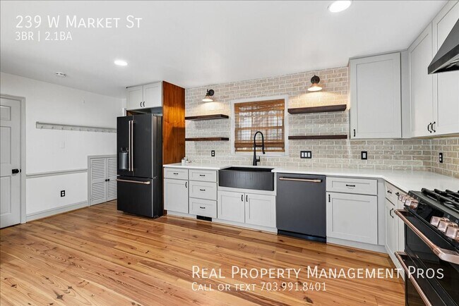 Building Photo - 239 W Market St-