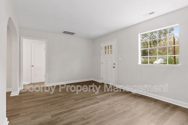 Building Photo - 1610 Parkway Dr