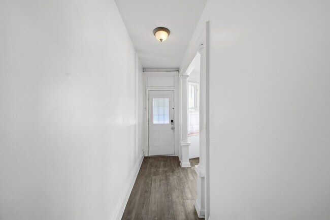 Building Photo - 2209 Summit St