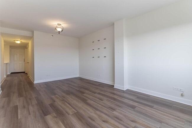 Building Photo - 1501 Clairmont Rd