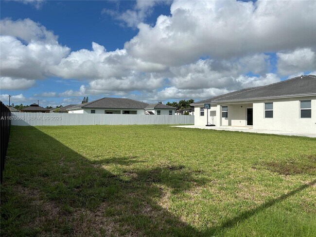 Building Photo - 29071 Ave