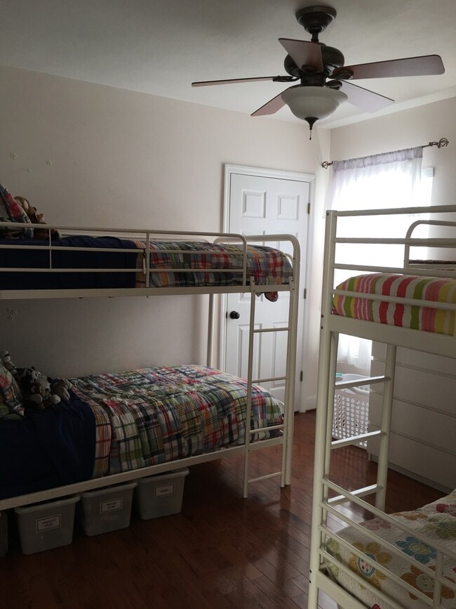 Building Photo - 3 bedroom/2 bath in Falcon Creek Subdivision