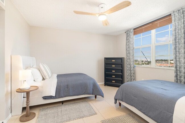 Building Photo - 1801 N Flagler Dr