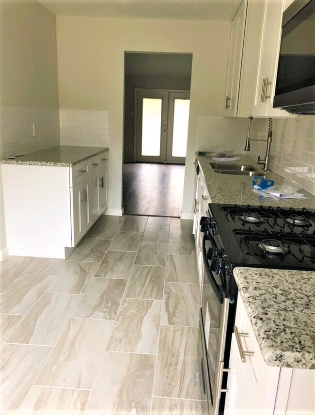 Building Photo - 1919 Oakwell Ln