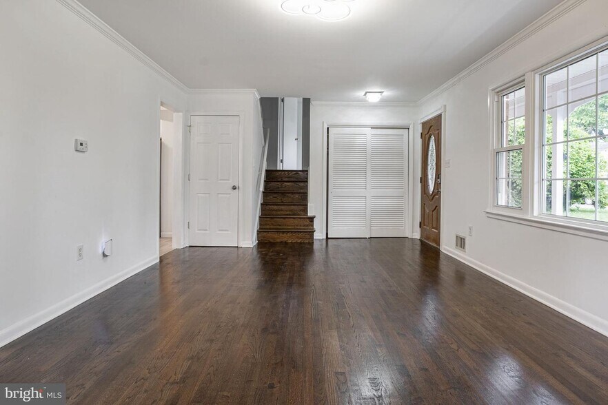 Building Photo - 4809 Camelot St