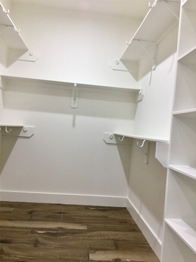 Building Photo - 2075 Briar Grove Dr