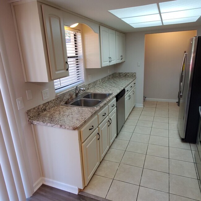 Building Photo - 1004 Egret Ct