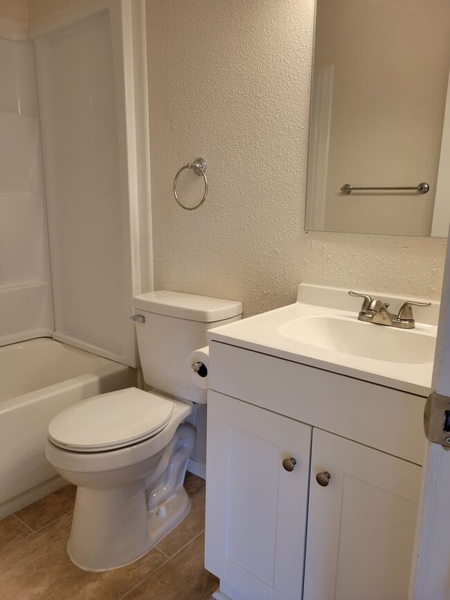 Building Photo - One story, 3 bedroom duplex available!
