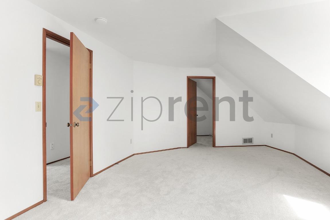 Building Photo - Unit