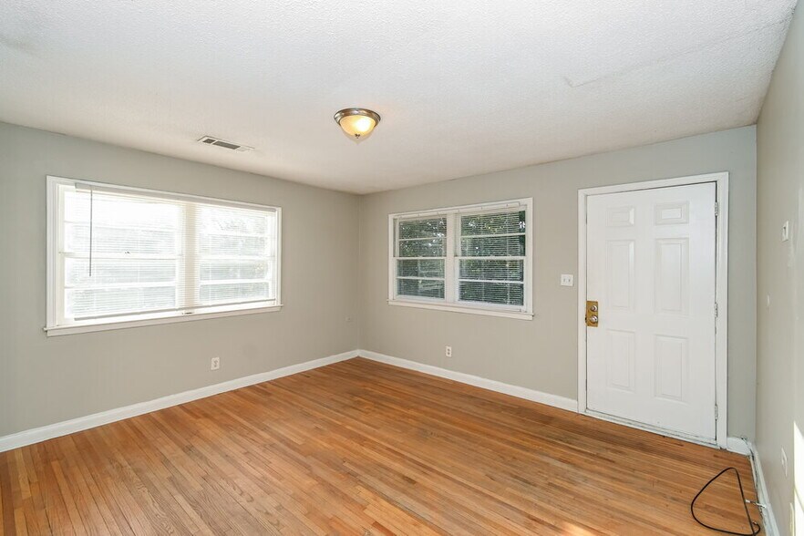 Building Photo - 3990 Rutgers Dr SW
