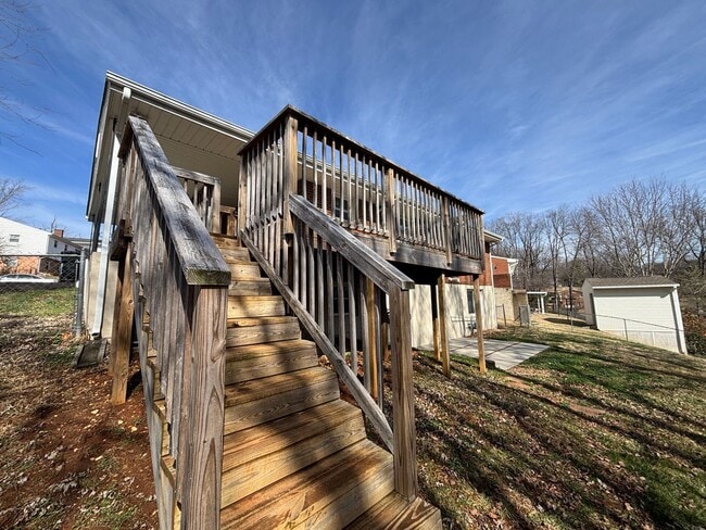 Building Photo - 449 Missimer Ln