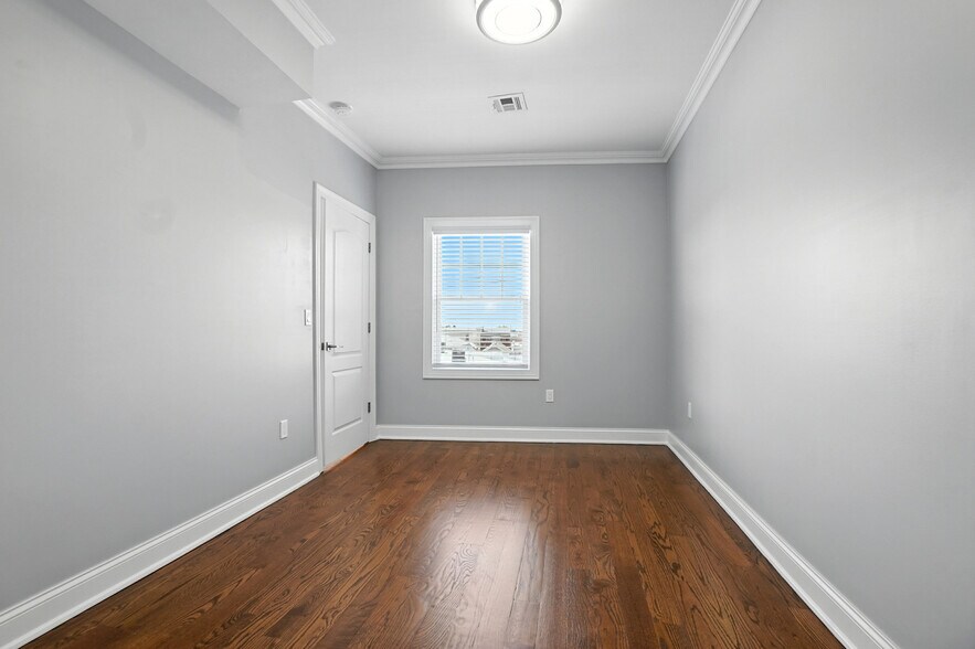 Building Photo - 159 Elm St