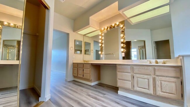 Building Photo - 115 Keil Bay