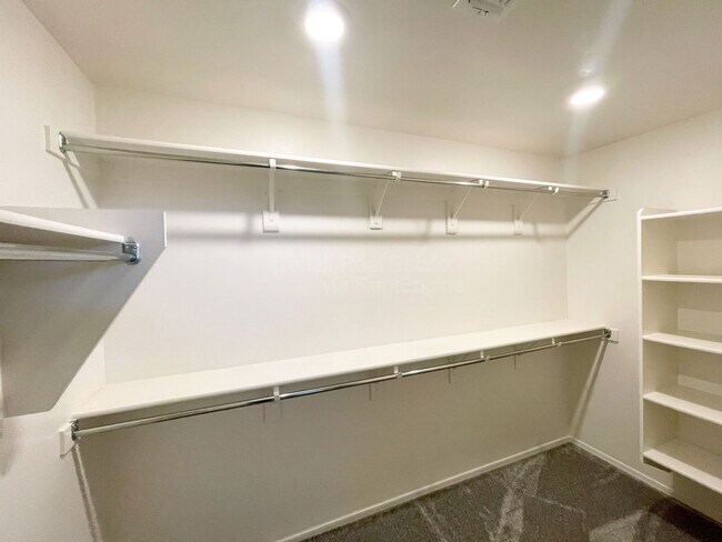 Building Photo - 8010 S Golden Bell Dr