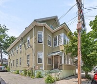 Building Photo - 32 Salem St