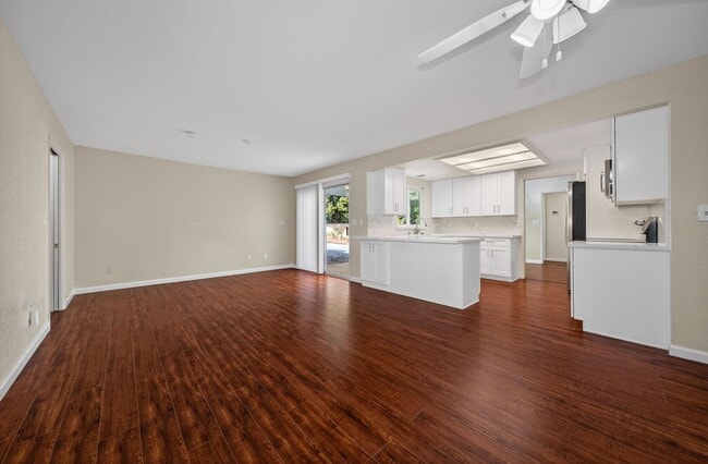 Building Photo - Spacious Updated Single Story - Walk to LLUMC