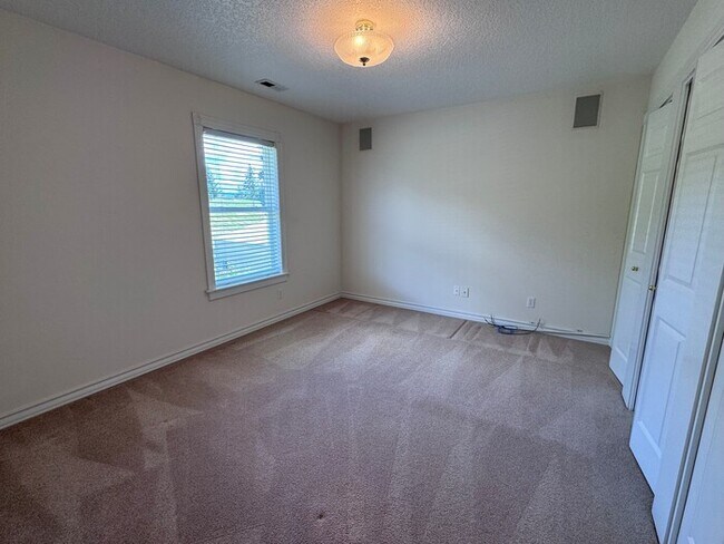 Building Photo - Gorgeous Home on 23 Acres Includes 22x32 S...