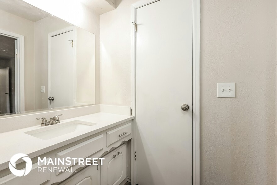 Building Photo - 12112 Sylvester Dr