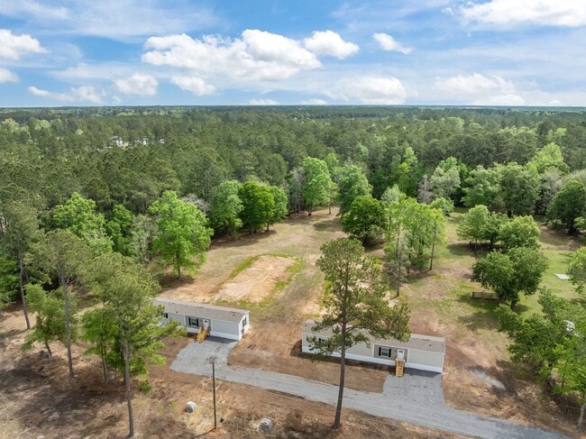 Building Photo - Peaceful 3 Bedroom Rental Home on 1 Acre – Lawn Care Included