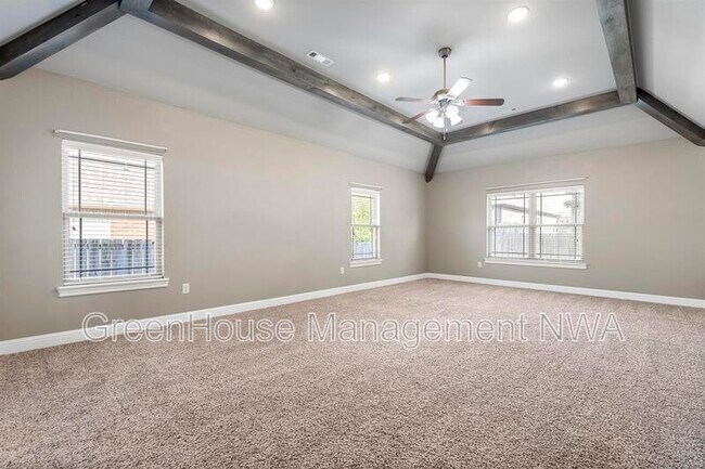 Building Photo - 4402 SW Alfalfa Ave