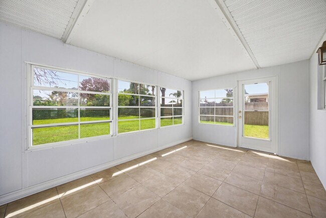 Building Photo - 226 SW Reynolds Ave