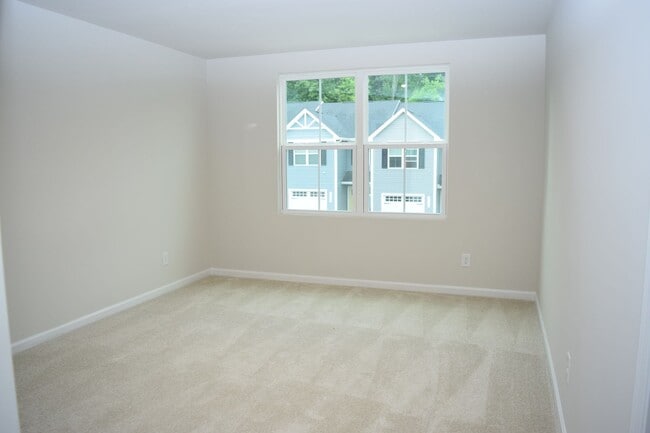 Building Photo - Modern 3-Bedroom Townhome in Desirable Bear Park