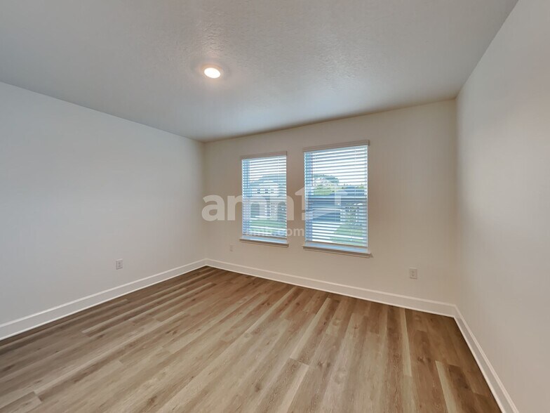 Building Photo - 37854 Dusty Saddle Ln