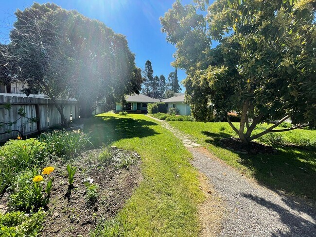 Building Photo - Available Now! Beautiful 3/1 with Large Fr...