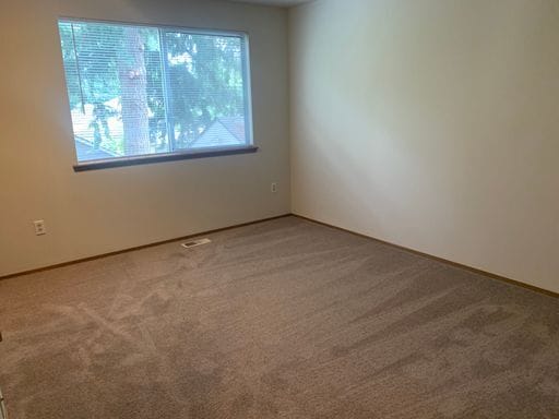 Building Photo - Spacious 3-bed/3-bath in Lake City's Meadowbrook neighborhood available NOW at $3695!