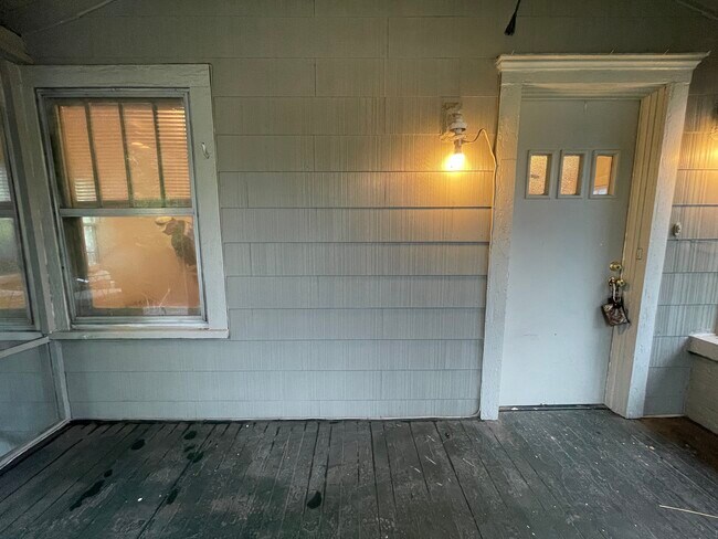 Front door - 908 Oxmoor Rd