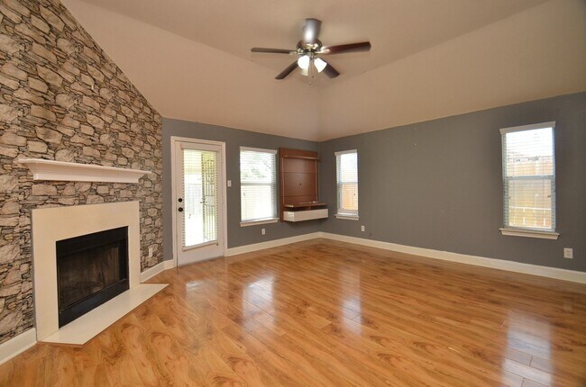 Building Photo - 4510 Regal Dr