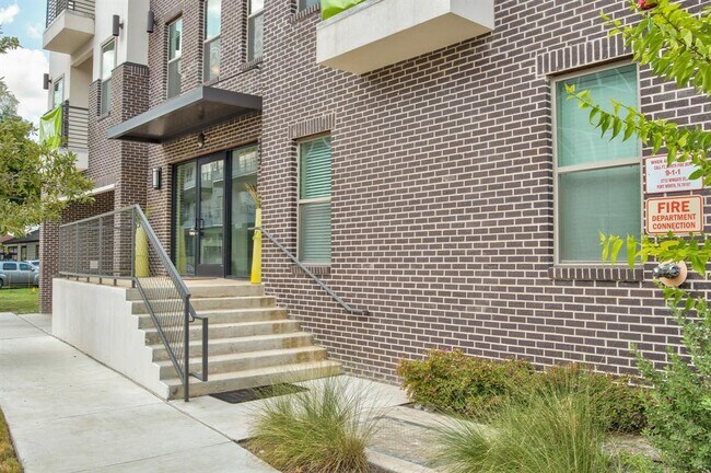 Primary Photo - 2712 Wingate St