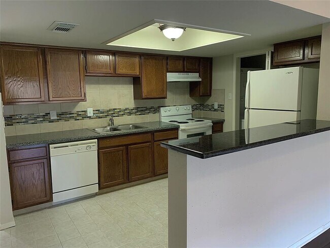 Building Photo - 14777 Wunderlich Dr