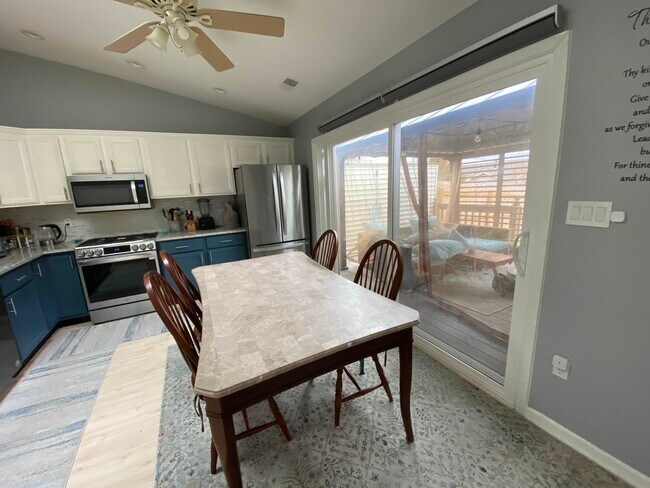 Building Photo - 5616 Jaskula Ln