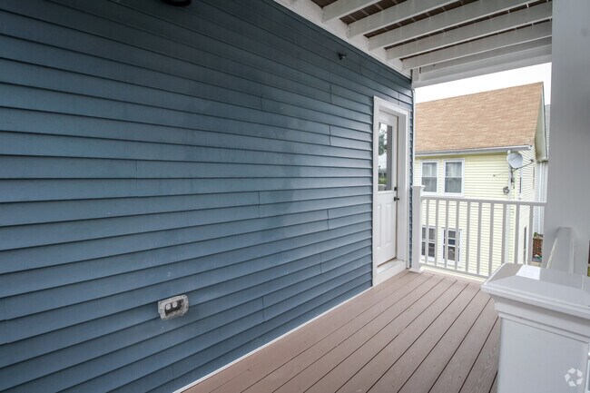 Building Photo - 43 Cypress St