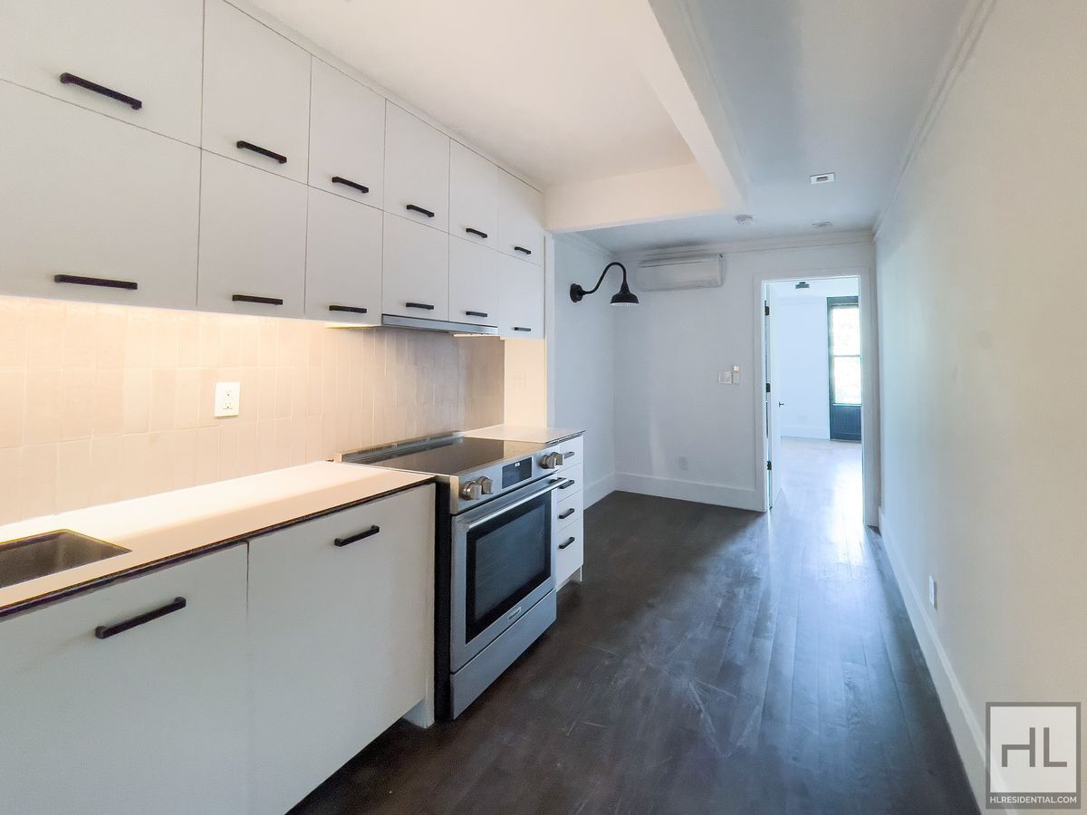 Building Photo - Carroll Gardens / 2-Bed 1-Bath
