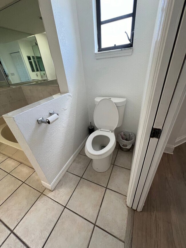 Building Photo - $1,875 ** ANNUAL ** Available 10/15/25 - Newly Renovated ** 3/2 Single Family Home with Oversized...