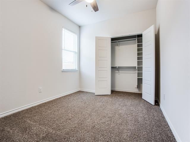 Building Photo - 123 Lakeview Cir